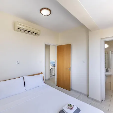Sunnyvillas 4br Sea Front Mes *
