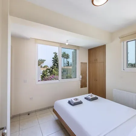 Sunnyvillas 4br Sea Front Mes בית נופש פאראלימני
