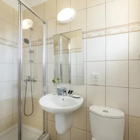 Sunnyvillas 4br Sea Front Mes *