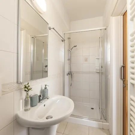 בית נופש Sunnyvillas 4br Sea Front Mes