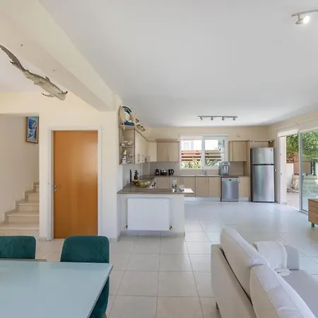 Sunnyvillas 4br Sea Front Mes * פאראלימני