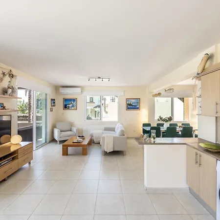 Sunnyvillas 4br Sea Front Mes בית נופש