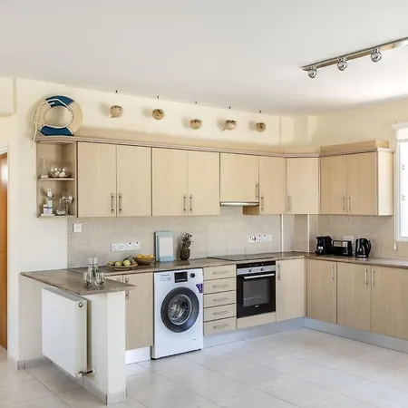 Sunnyvillas 4br Sea Front Mes *