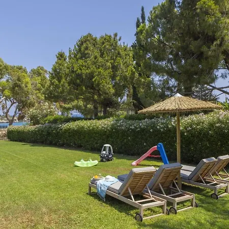בית נופש Sunnyvillas 4br Sea Front Mes