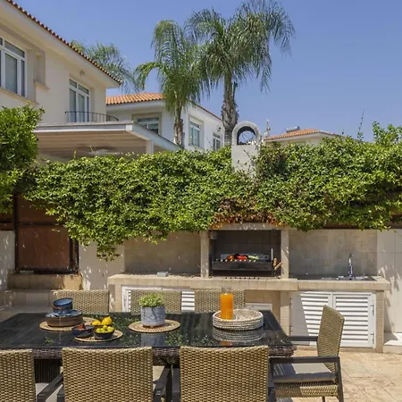 Sunnyvillas 4br Sea Front Mes * פאראלימני