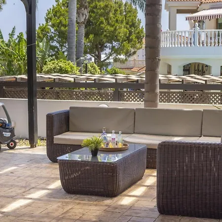 בית נופש Sunnyvillas 4br Sea Front Mes