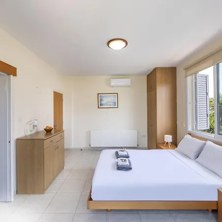Sunnyvillas 4br Sea Front Mes *