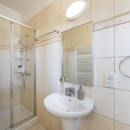 Sunnyvillas 4br Sea Front Mes *