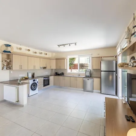 Sunnyvillas 4br Sea Front Mes * פאראלימני