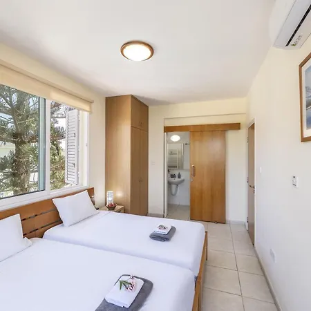 Sunnyvillas 4br Sea Front Mes פאראלימני
