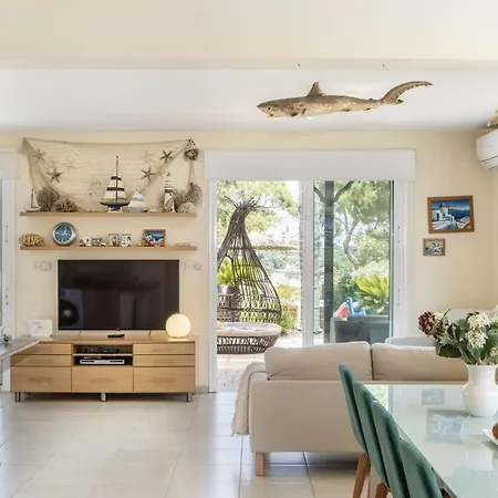 Sunnyvillas 4br Sea Front Mes בית נופש פאראלימני