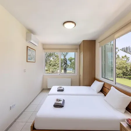 Sunnyvillas 4br Sea Front Mes