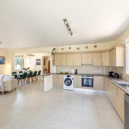 Sunnyvillas 4br Sea Front Mes * פאראלימני