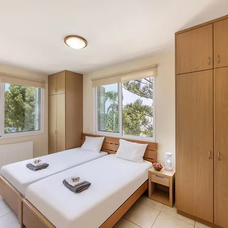 Sunnyvillas 4br Sea Front Mes