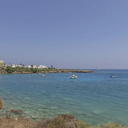 Sunnyvillas 4br Sea Front Mes בית נופש
