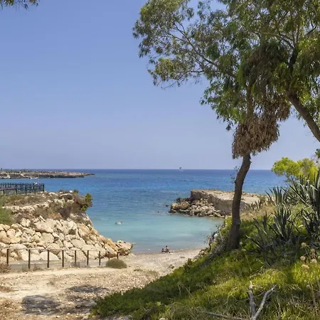 בית נופש Sunnyvillas 4br Sea Front Mes