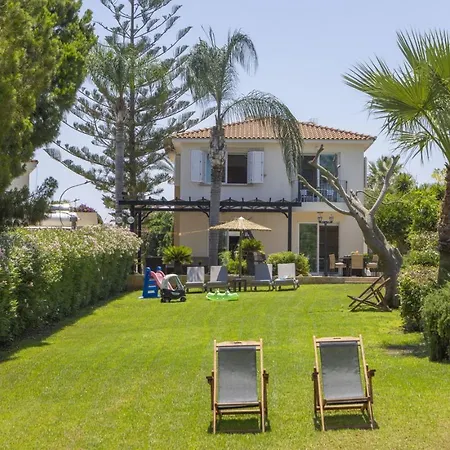 בית נופש Sunnyvillas 4br Sea Front Mes *