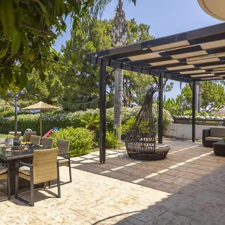 בית נופש Sunnyvillas 4br Sea Front Mes